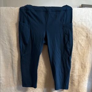 Lululemon cropped Caribbean blue workout pants. Size 10